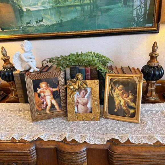 ❤️SOLD❤️3 Vintage Gold Frames with Angel Pictures - Picture 3 of 17